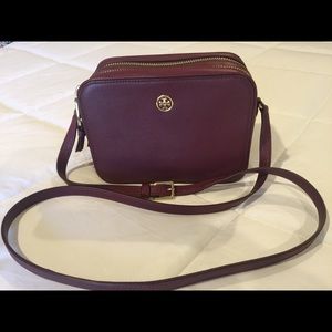 Tory Burch Robinson Pebbled Cross-Body bag!